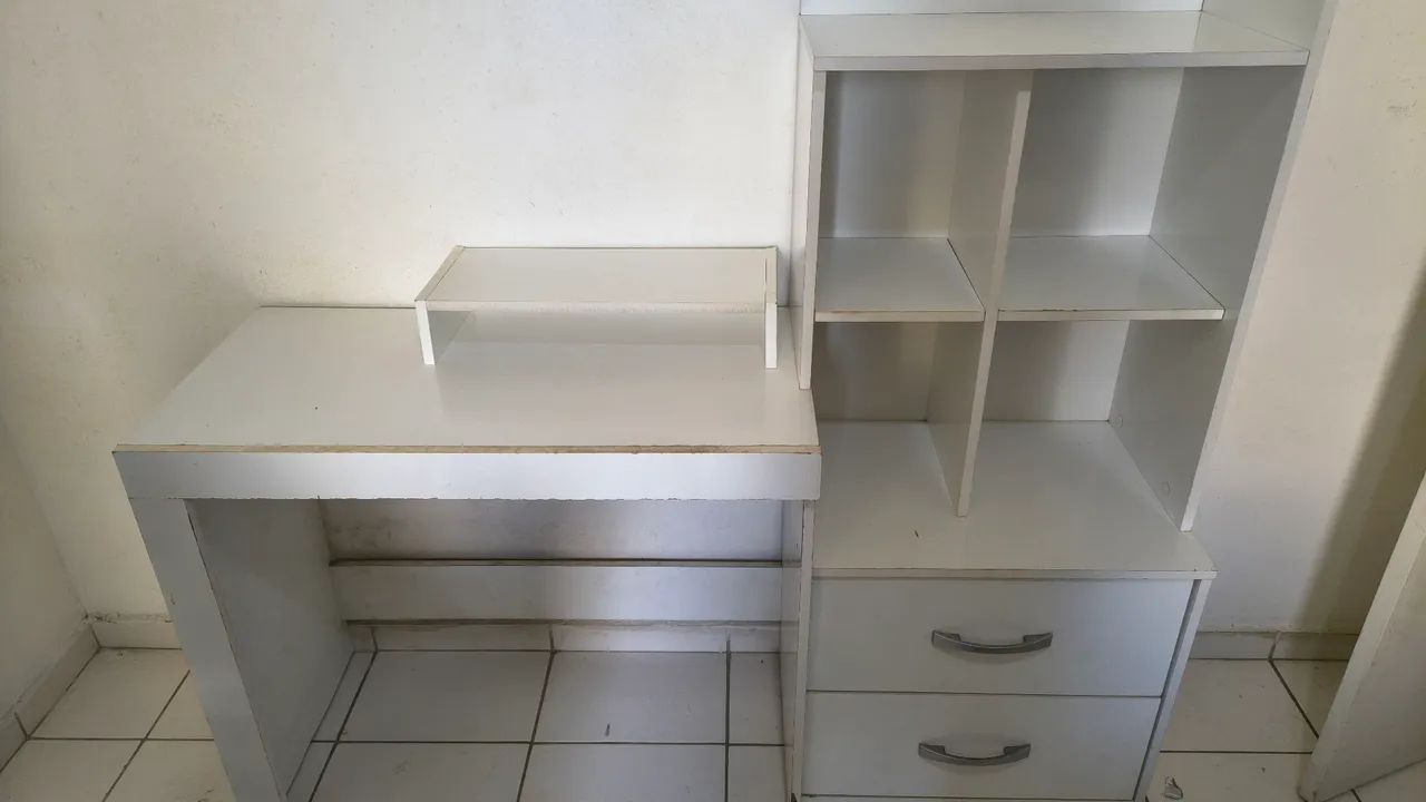 Escrivaninha com 2 gavetas grandes - Foto 2