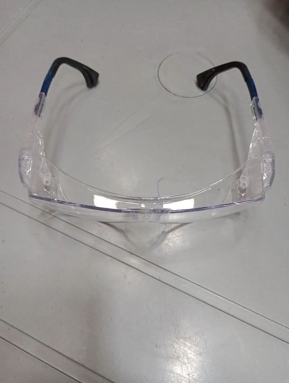 CAPACETE DE SEGURANÇA COM PROTETOR AURICULAR/LUVA DE PROTEÇÃO E ÓCULOS DE SEGURANÇA. - Foto 3