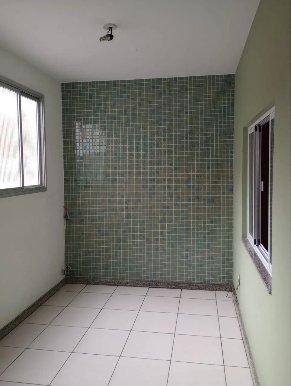CASA COM GARAGEM E PONTO COMERCIAL  - Foto 5