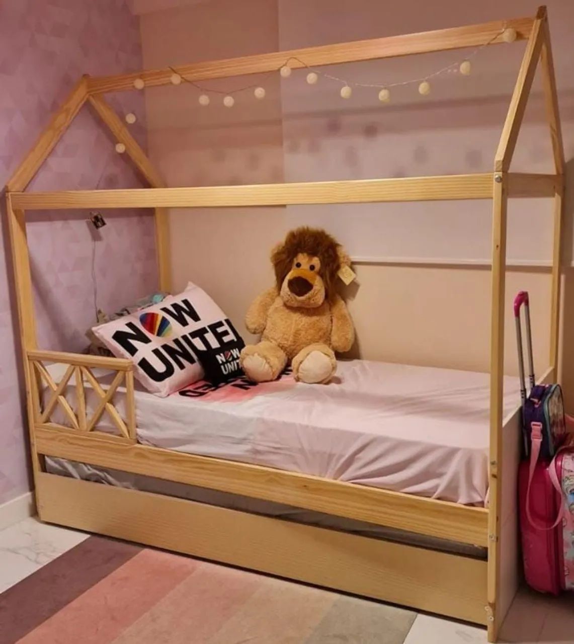 Cama montessoriana infantil