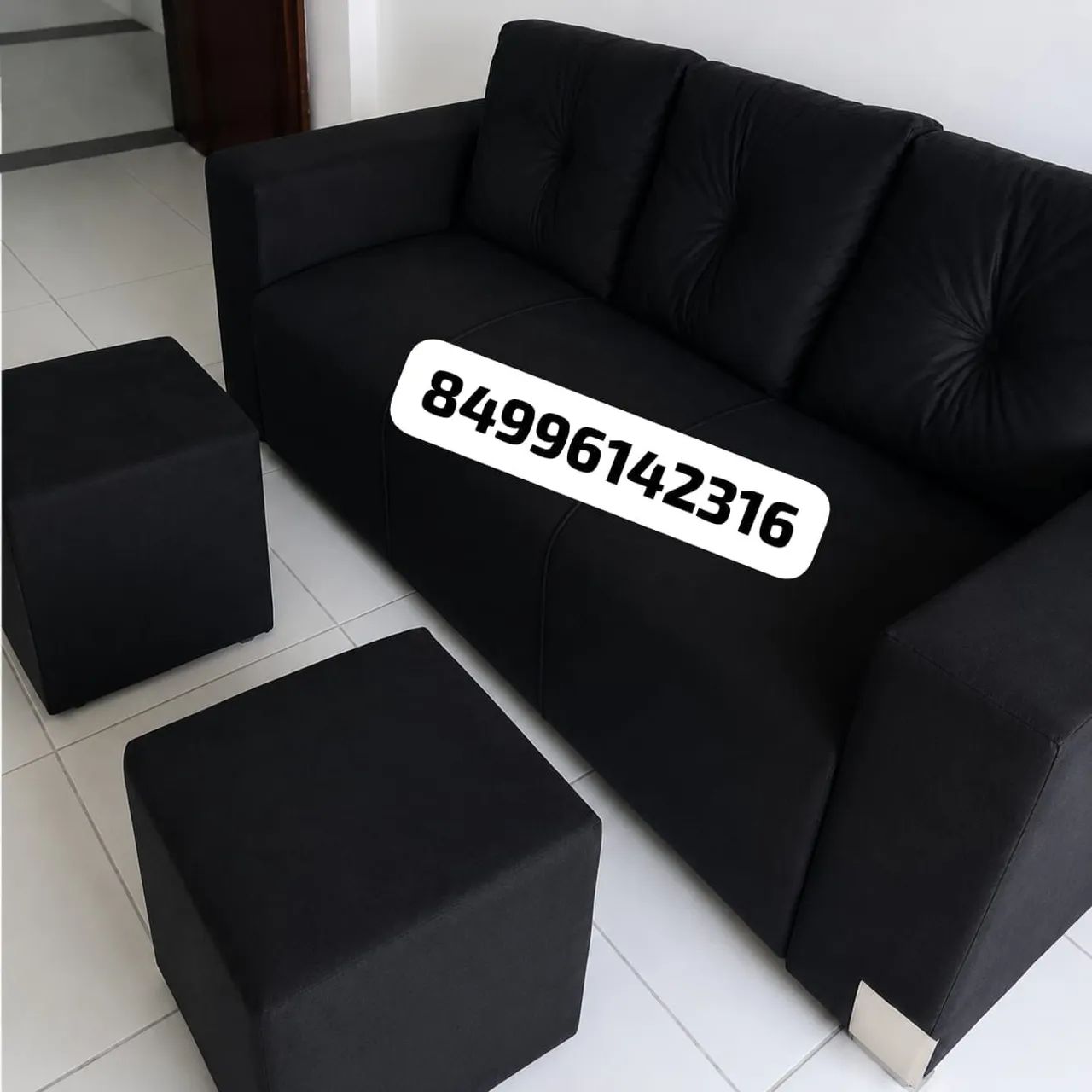 Sofá 3 lugares com 2 puffs 
