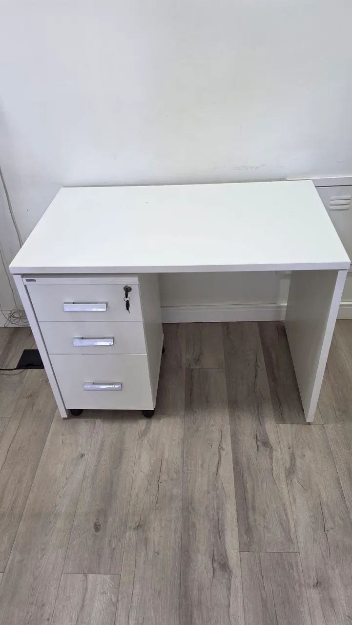 Mesa de escritório com cadeira  - Foto 4