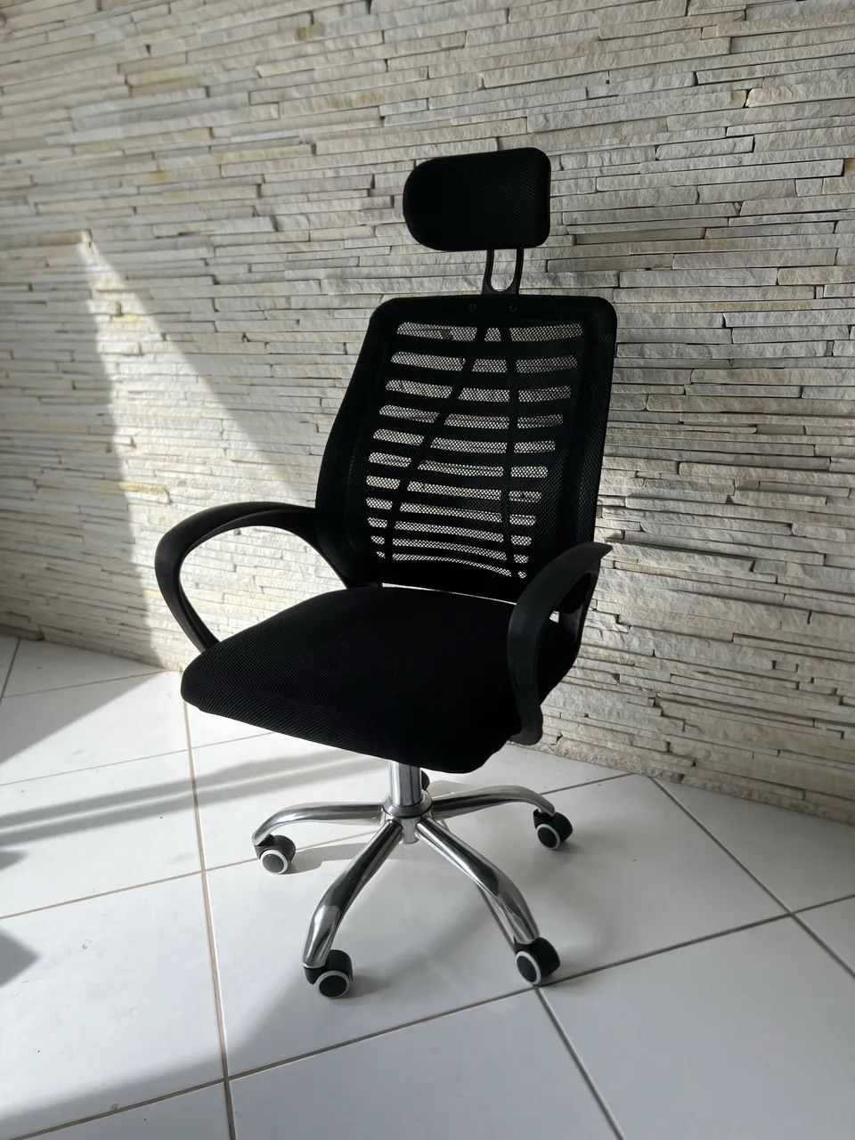 Cadeira de Escritório Ergonômica Giratória - Foto 2