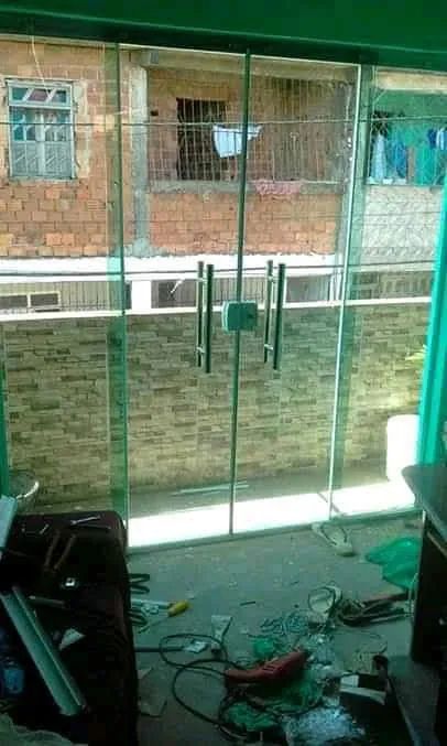"Esquadria de  alumínio e vidro" - Foto 2