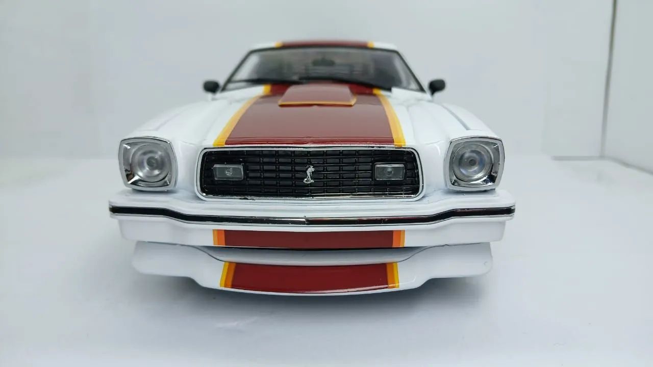 Miniatura Shelby Mustang Cobra II 1/18 - Foto 4