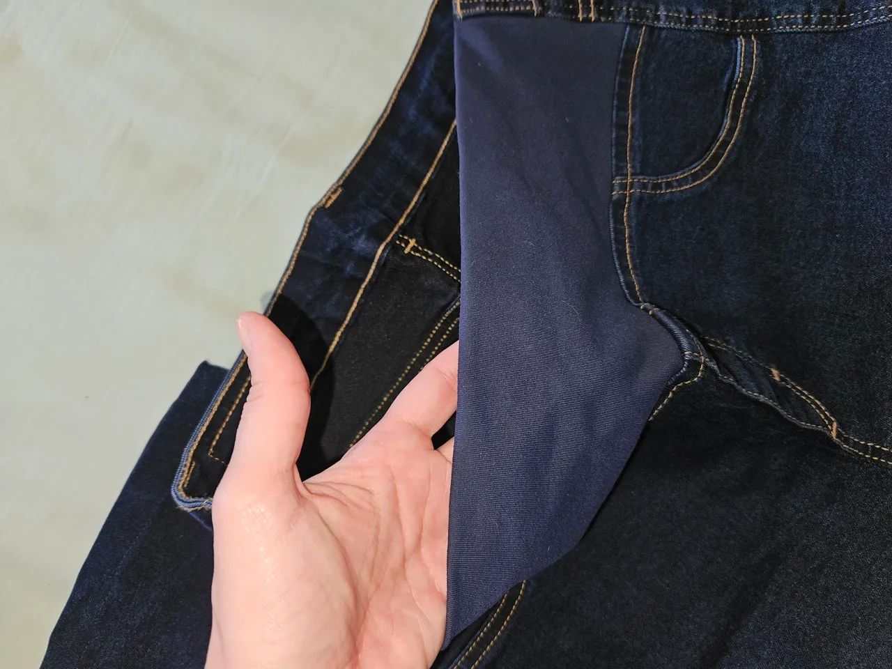 Calça jeans para grávida (número 42) com elastano - Foto 2