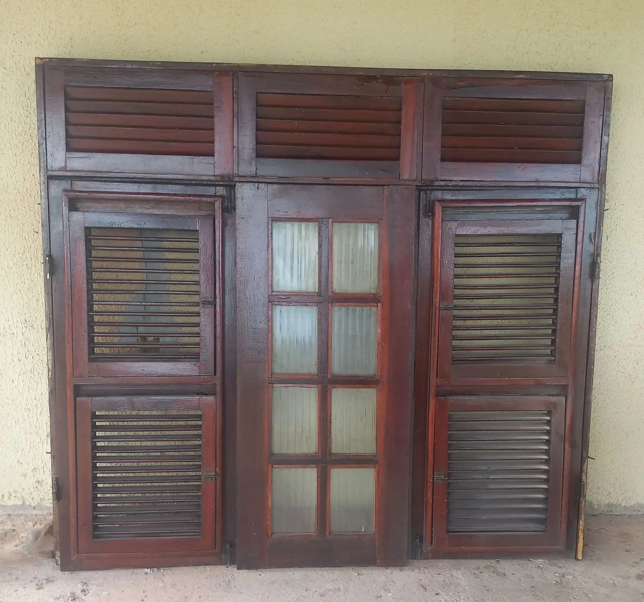 02 janelas de madeira com vidros 