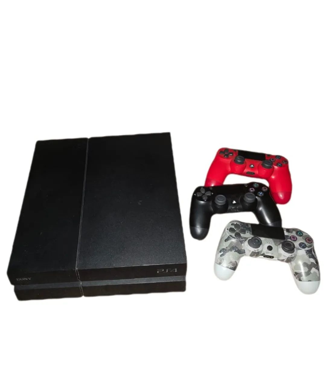 Ps4 com 3 consoles e 1 carregador 
