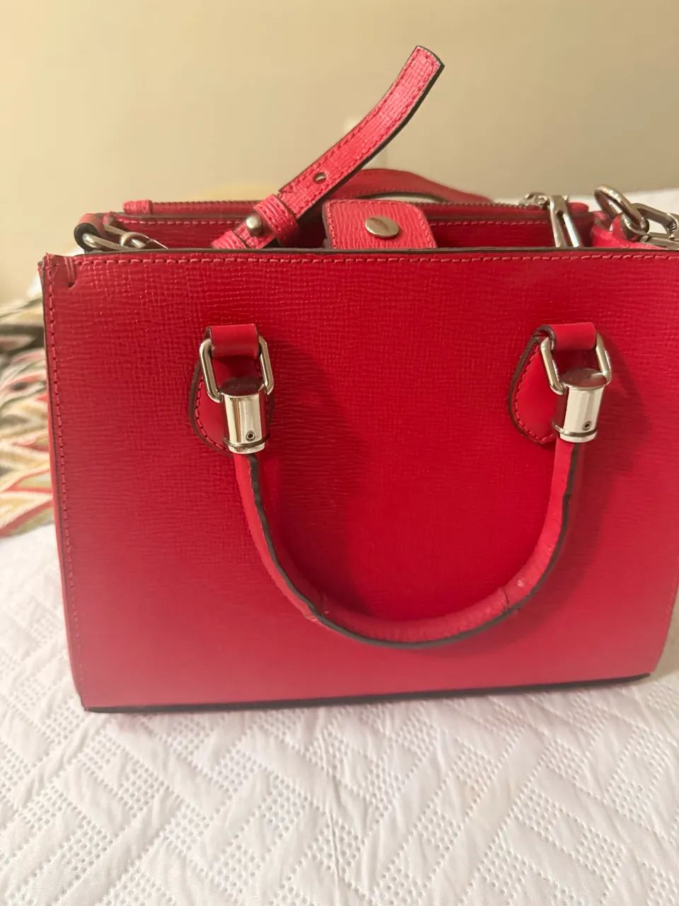 Bolsa Shutz couro vermelha  - Foto 2