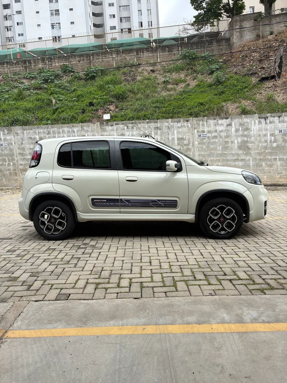 Fiat Uno Sporting 1.4 EVO Fire Flex 8V 4P 2016 - Foto 3