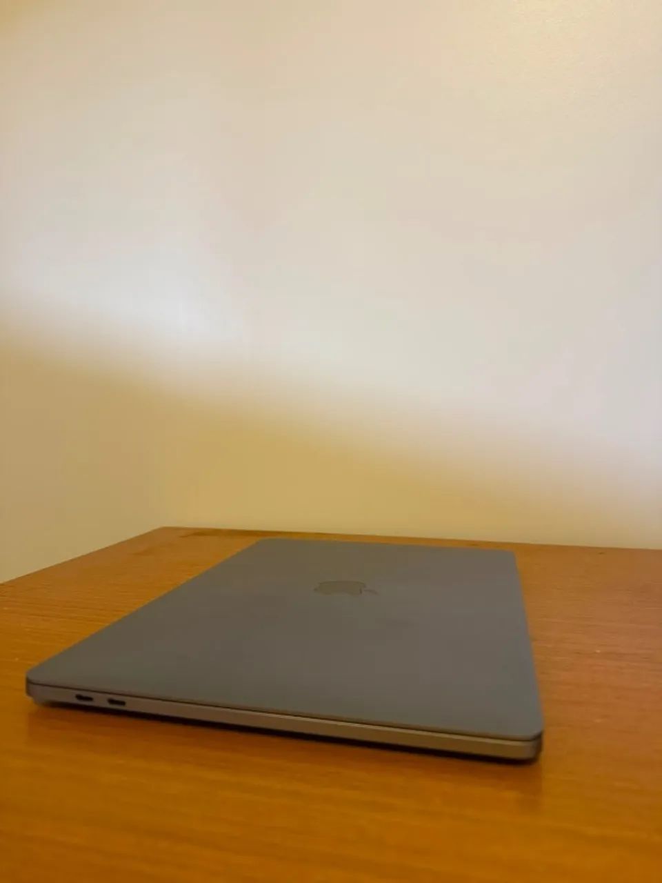 MacBook Pro M2, ano 2022. Com TouchBar. Perfeito estado de