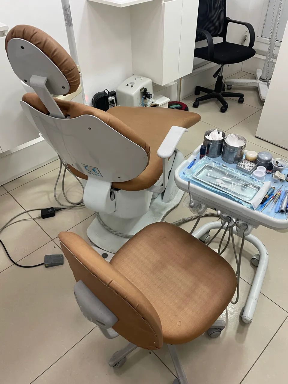Cadeira odontológica  com mocho e compressor gigante - Foto 3