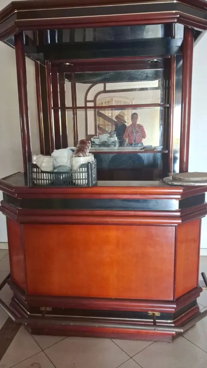 Balcão Bar de Mogno Maciço com Espelho - Móvel Nobre e Elegante - Foto 2