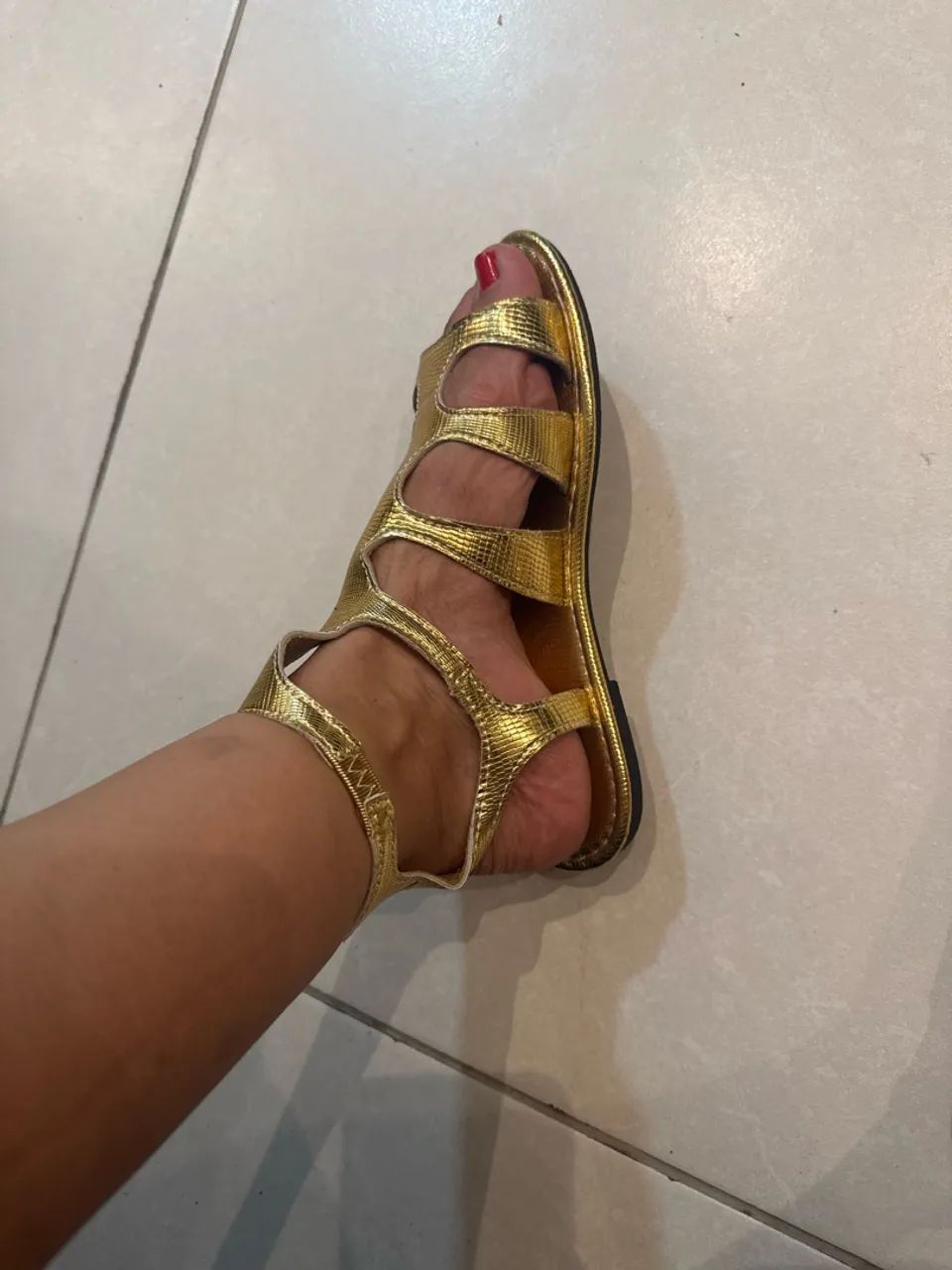 Sandália rasteirinha dourada, nova, nunca usada TAM 36 - Foto 3