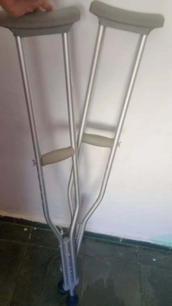 Muleta Axilar Alumínio Ajustável até 130kg  ÙNICO USO - Foto 2