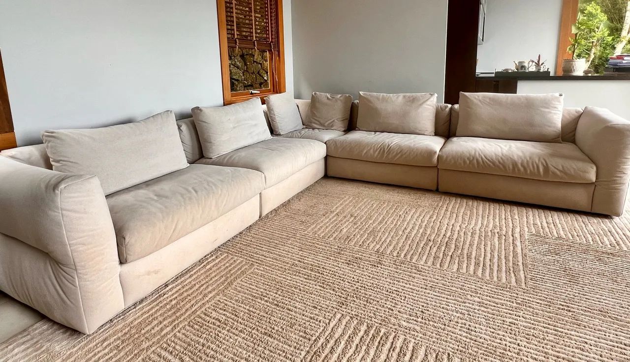 Solfá modular em L - suede bege claro 