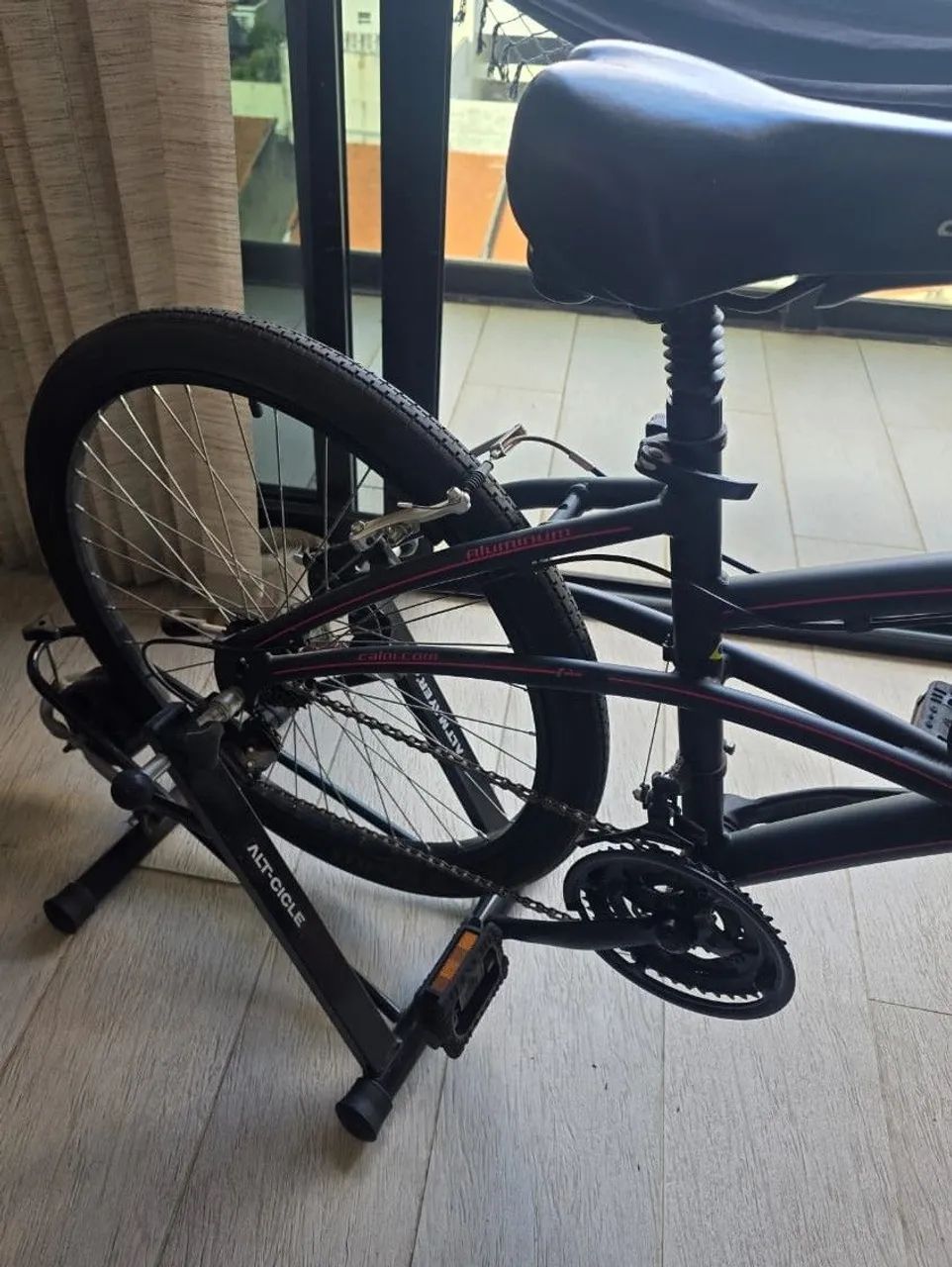Bicicleta Caloi 300 e Kit com rolo de treino - Foto 2