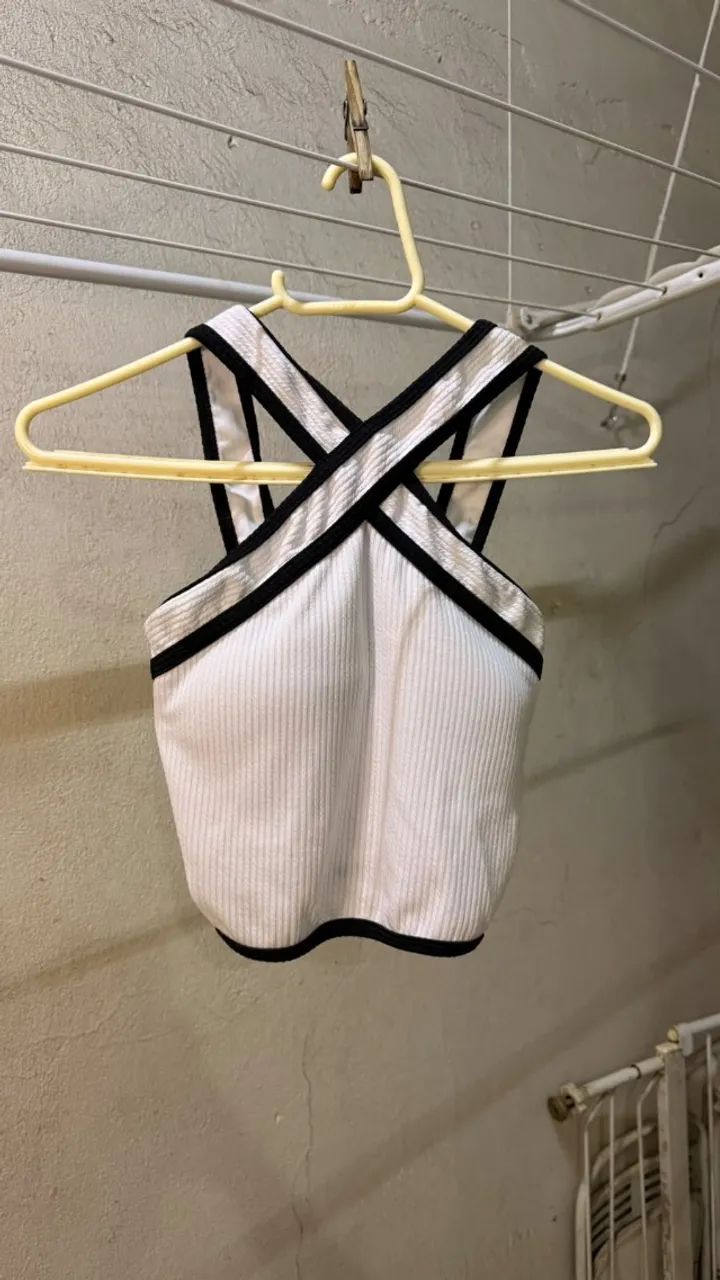 Cropped Branco com Detalhes Pretos ?