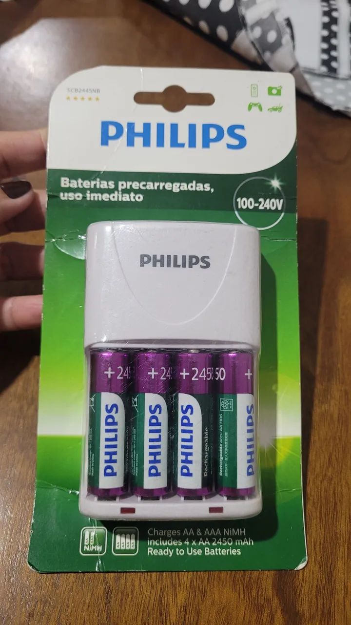 Pilhas Recarregáveis  + Carregador de Pilhas AA e AAA