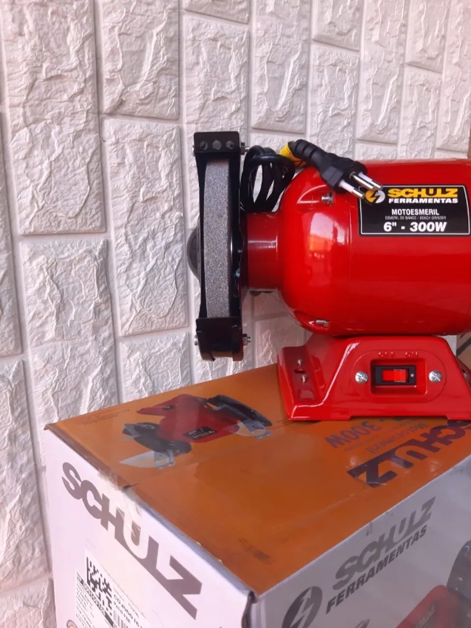 SMERIL SCHULZ 6POL. 300W 