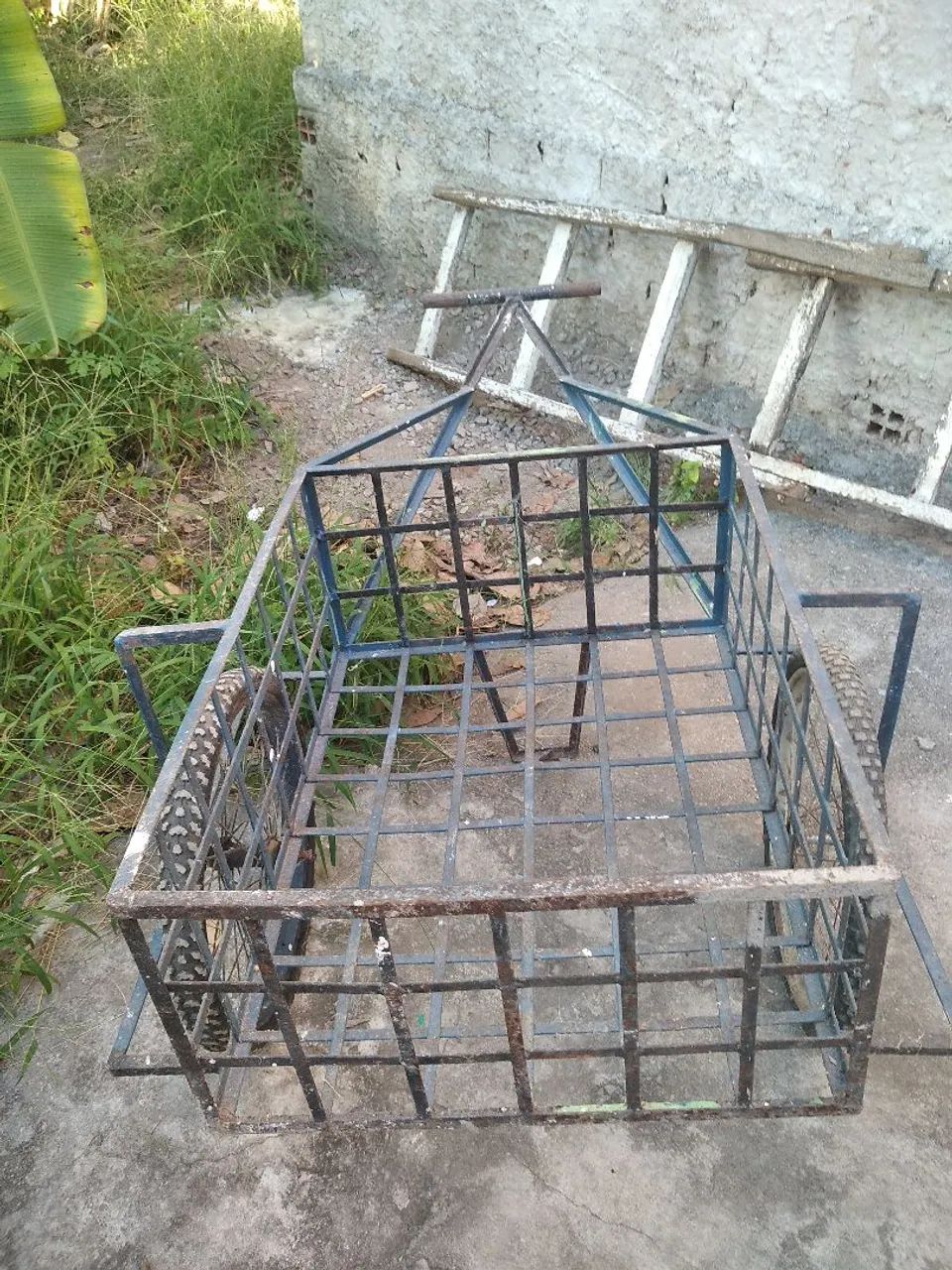 Carroça de ferro antiga relíquia 