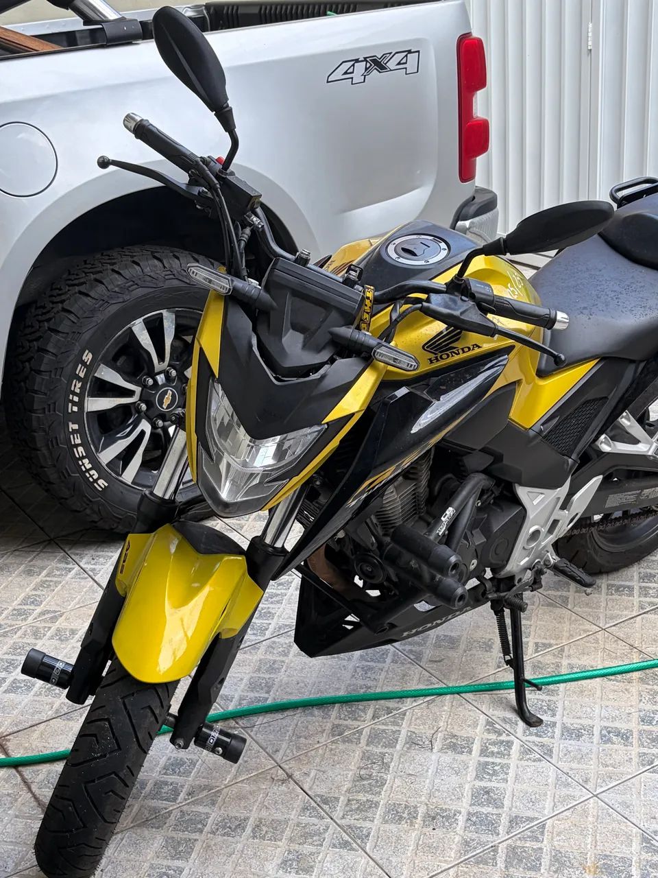 Cá 300f bem cuidada e no preço 