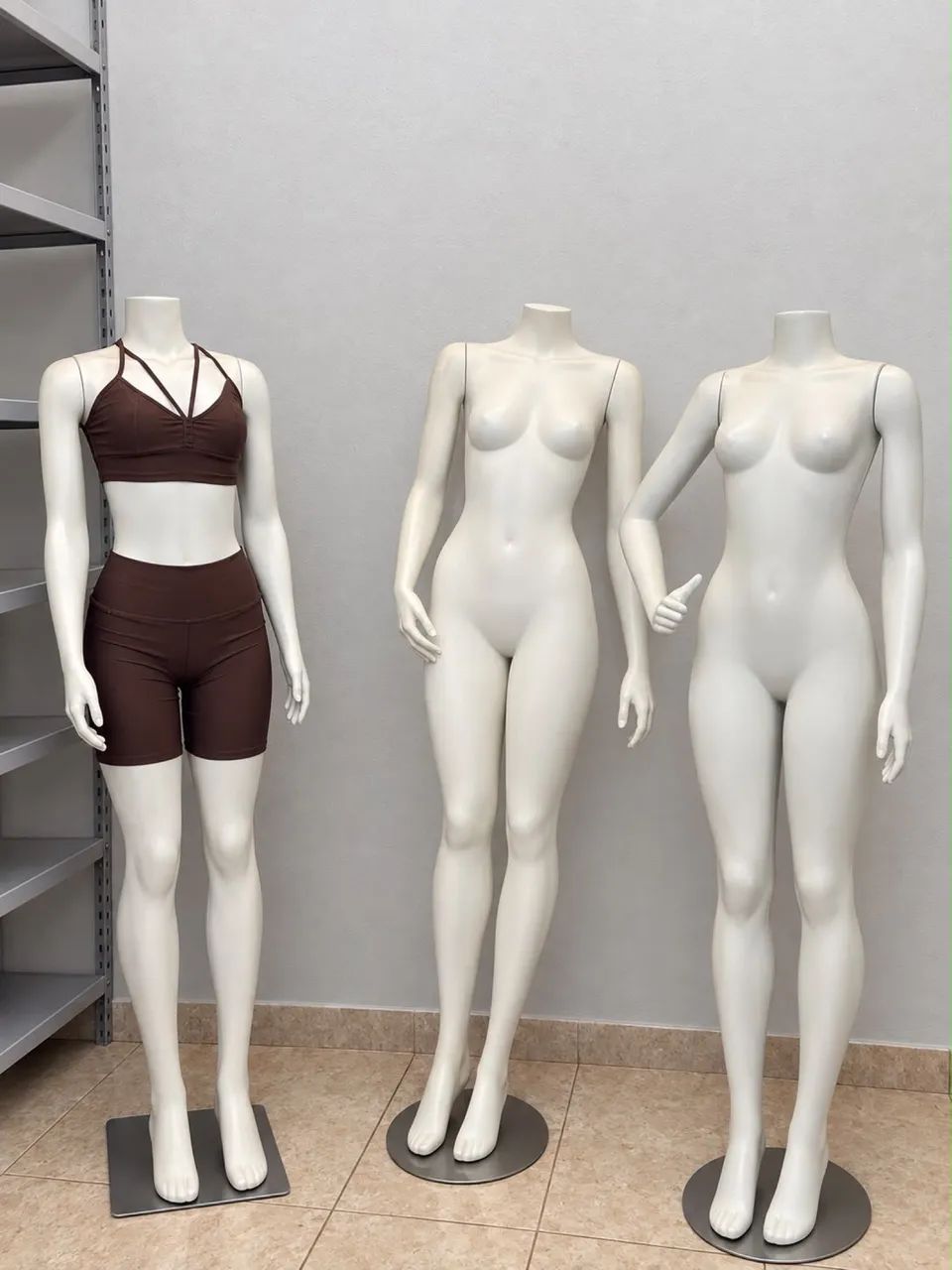 Kit com 3 Manequins Femininos