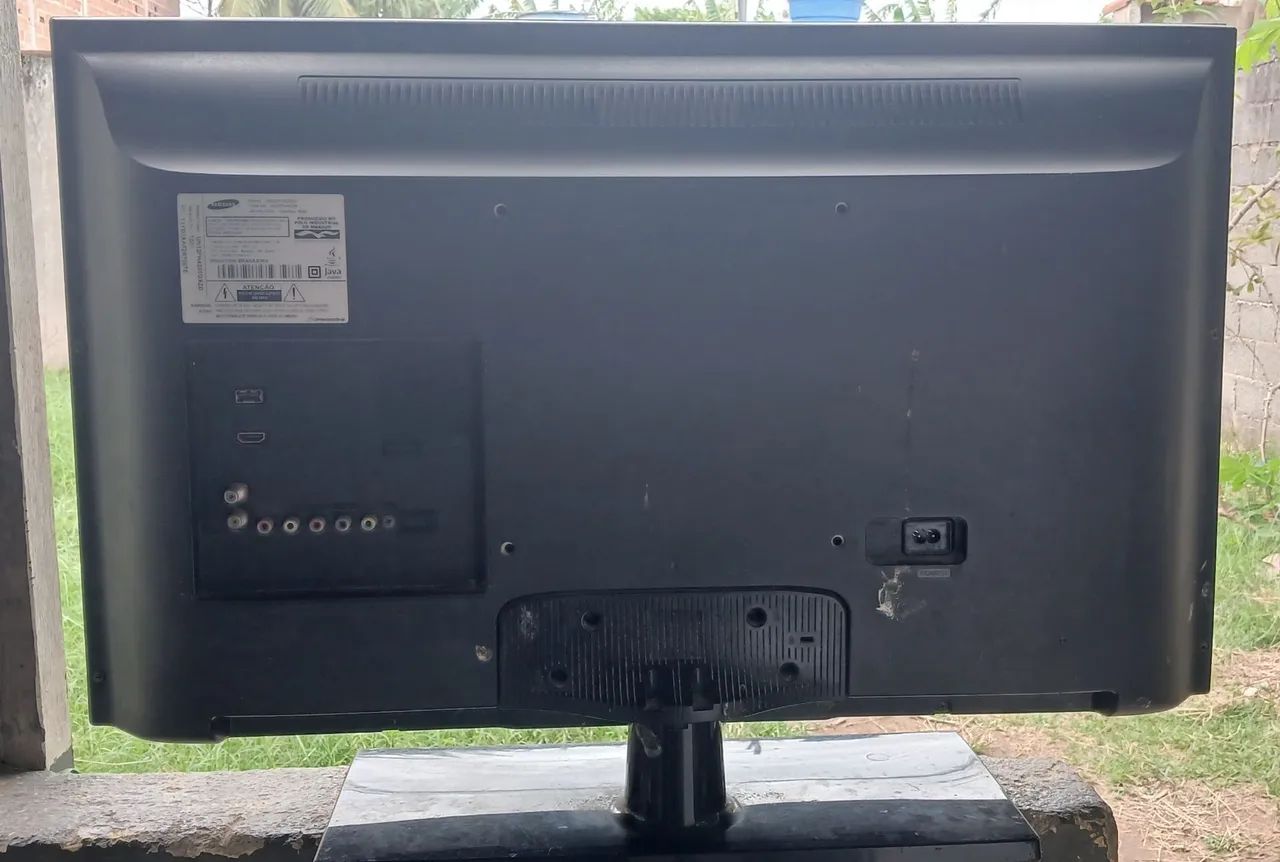 Tv Samsung 32" retirada peças  - Foto 3