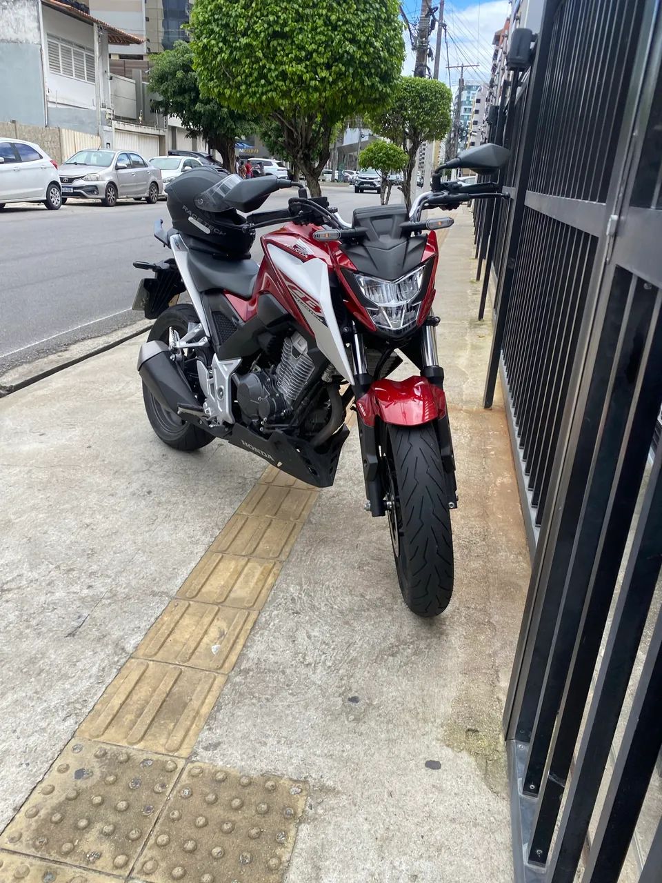 Vendo cb 300f