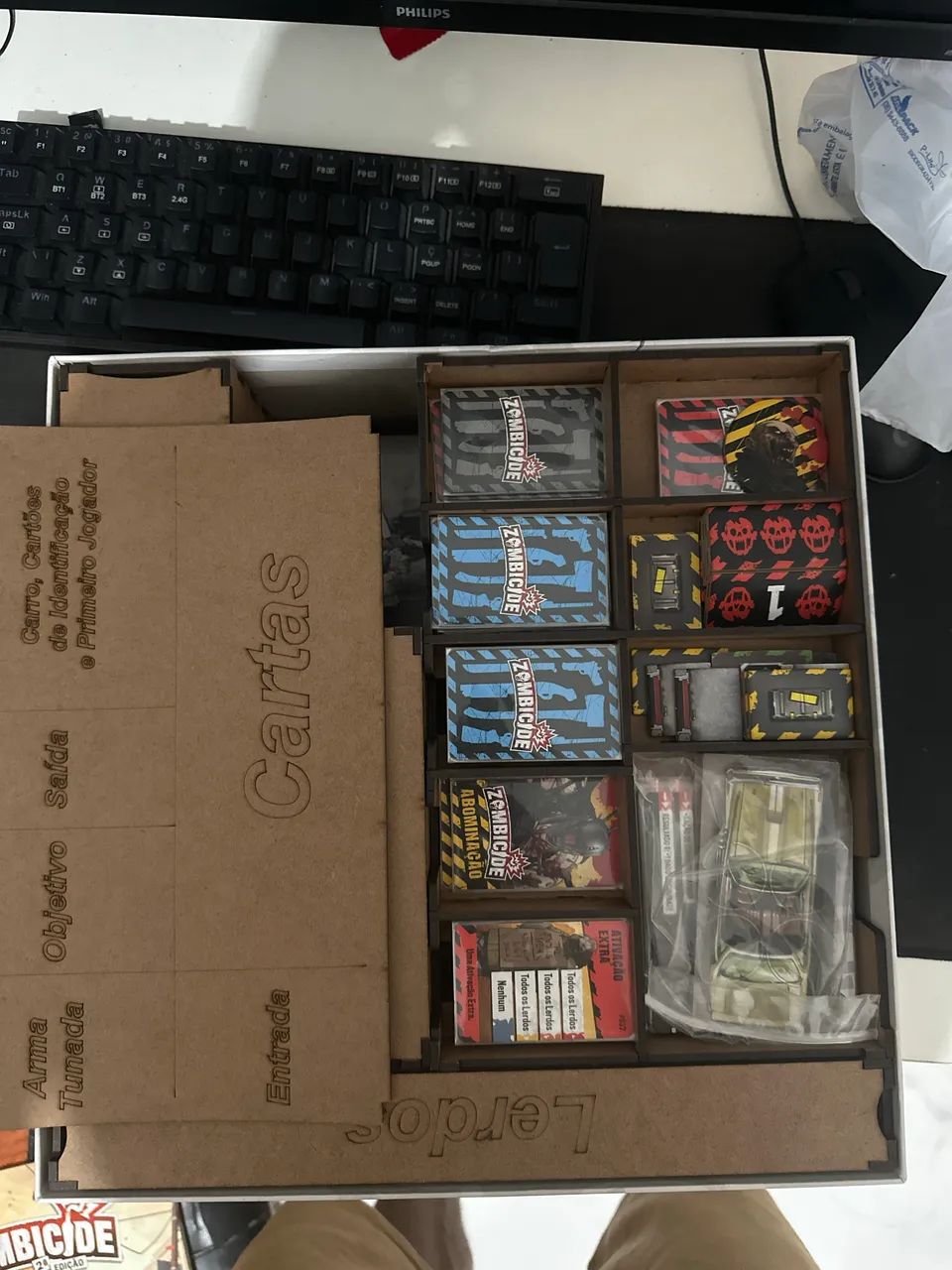 Zombicide 2º Edição + Inserts Bulcaneiros + Sleeves - Foto 6