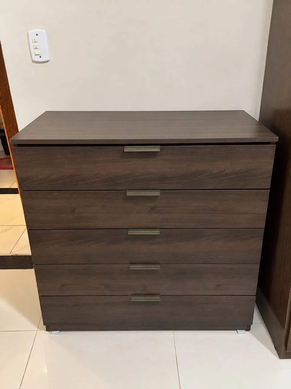 Cômoda com 5 gavetas 