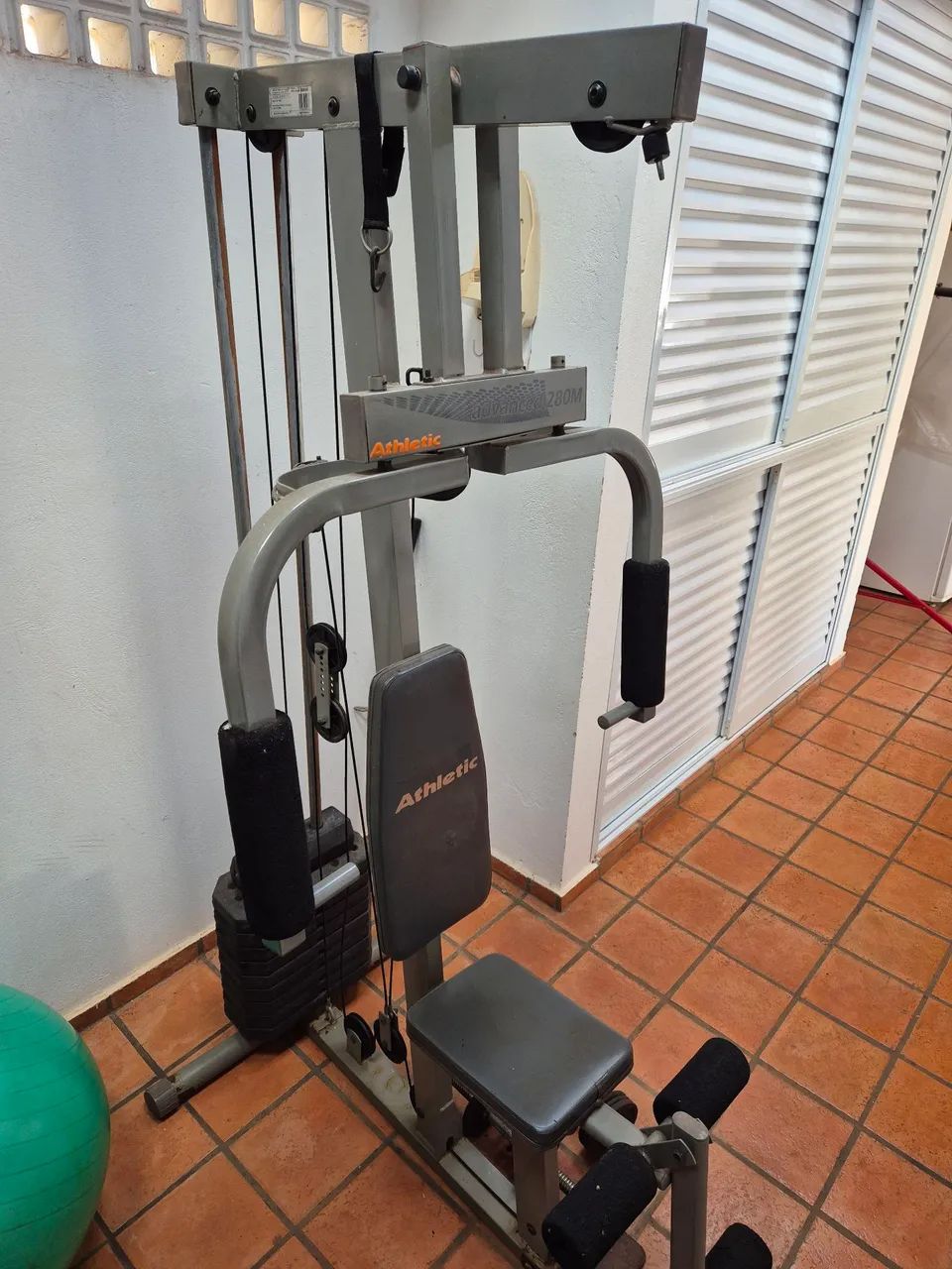 Aparelho doméstico de musculação 