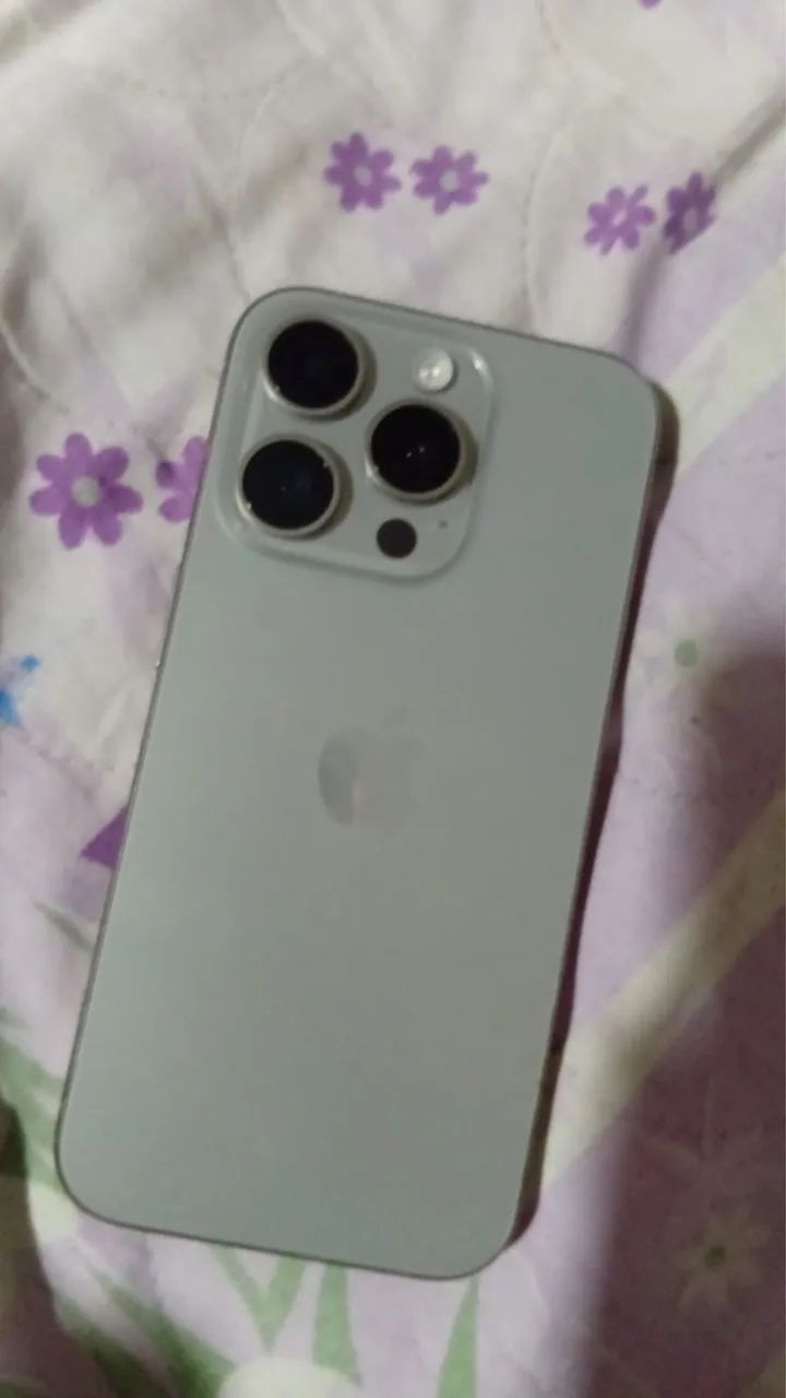 iPhone 15 pro titanium natural 