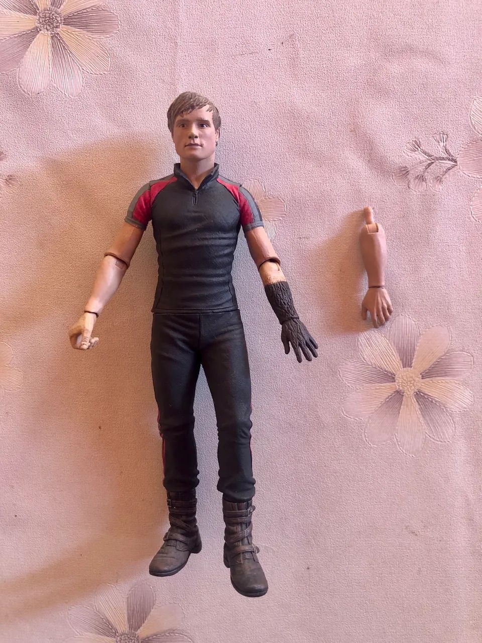 Boneco Peeta Mellark Jogos Vorazes - Foto 5
