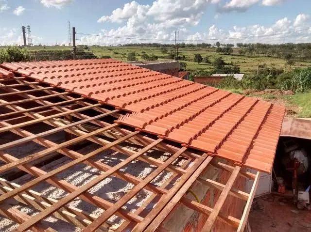 Faço serviço carpinteiro 