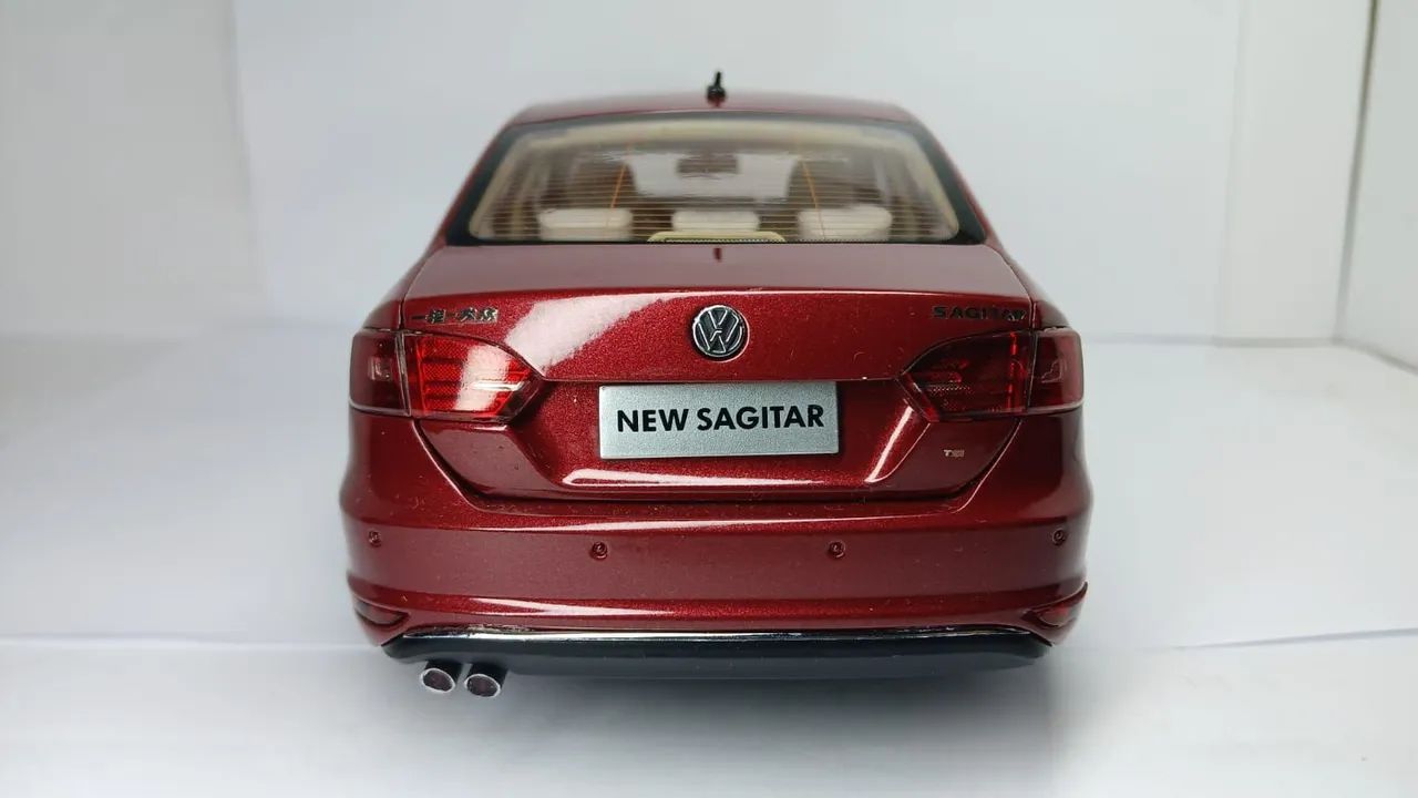 Miniatura Volkswagen Jetta 1/18 - Foto 4