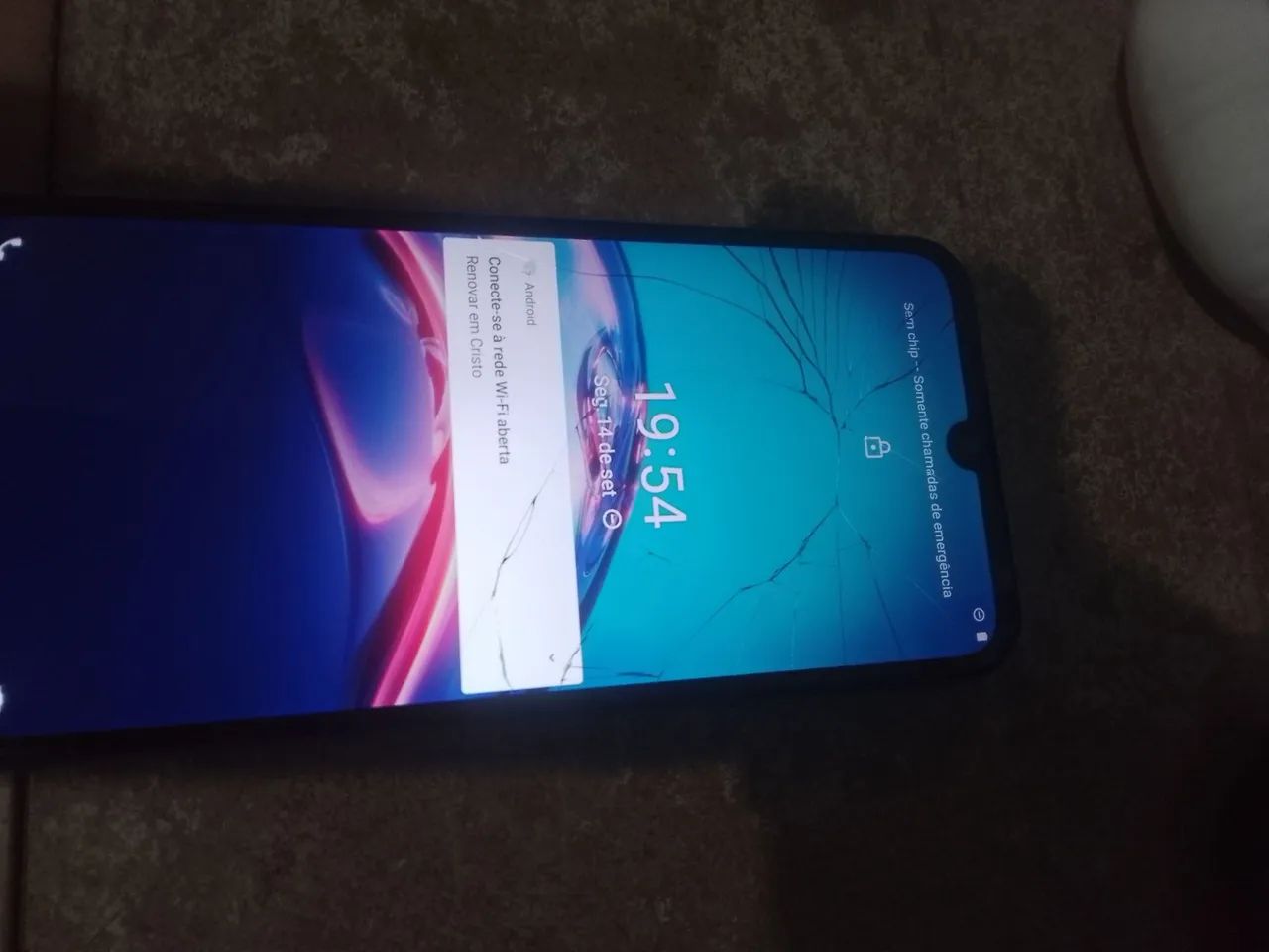 Motorola E6i com tela trincada 