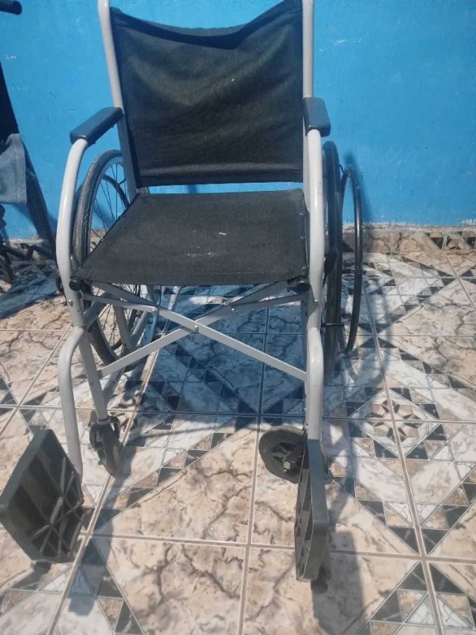 Cadeira de rodas semi nova  - Foto 2