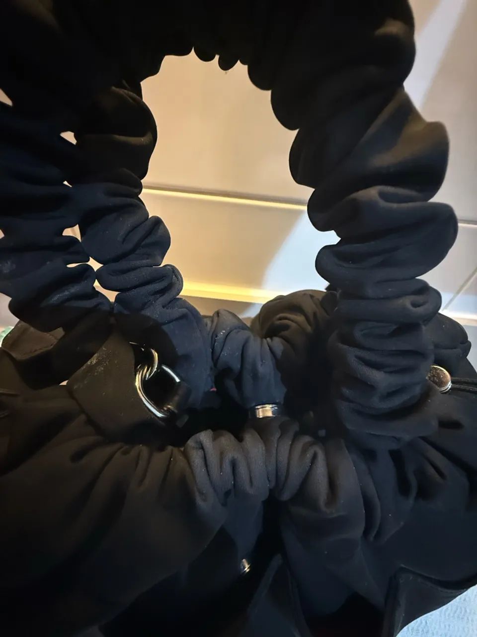 Bolsa Schutz em nylon preta  - Foto 5