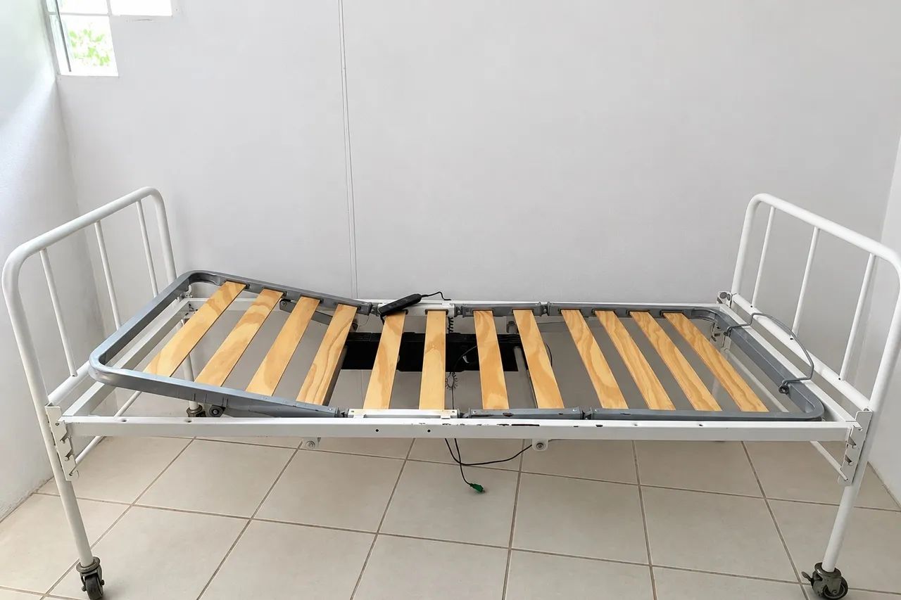 Cama hospitalar Motorizada - Foto 3
