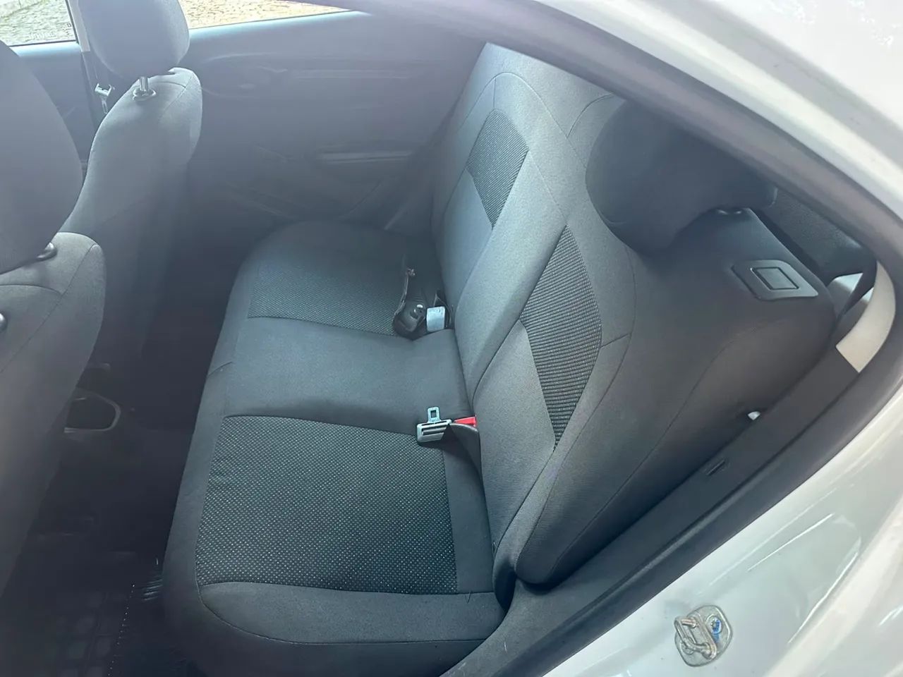 Chevrolet Onix JOY Hatch 1.0 8V Flex Mec. 4P 2018 - Foto 4