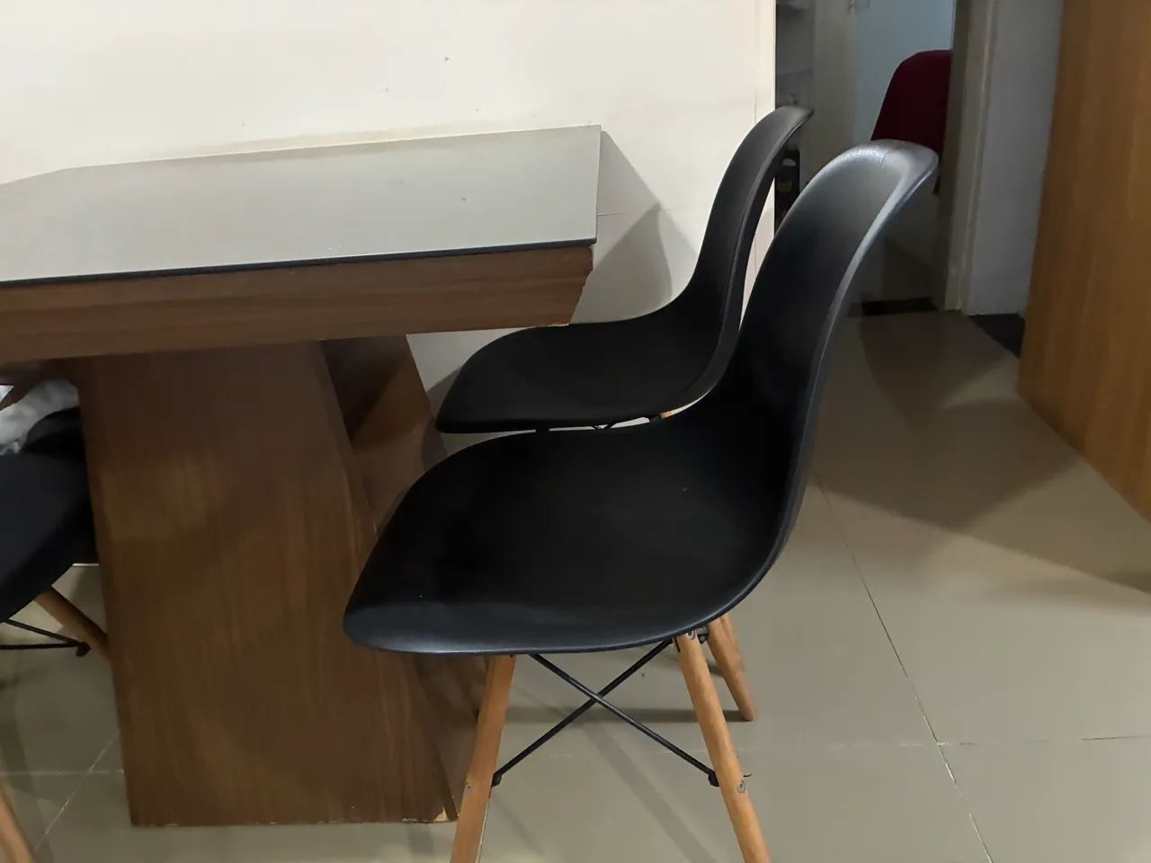 Vendo mesa com cadeiras  - Foto 2