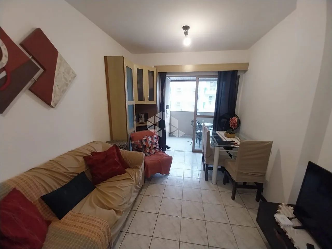 Apartamento Mobiliado com 2 Quartos (1 Suíte) e Sacada com Churrasqueira à Venda na Trinda