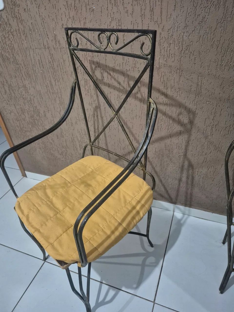 Vendo linda cadeira.