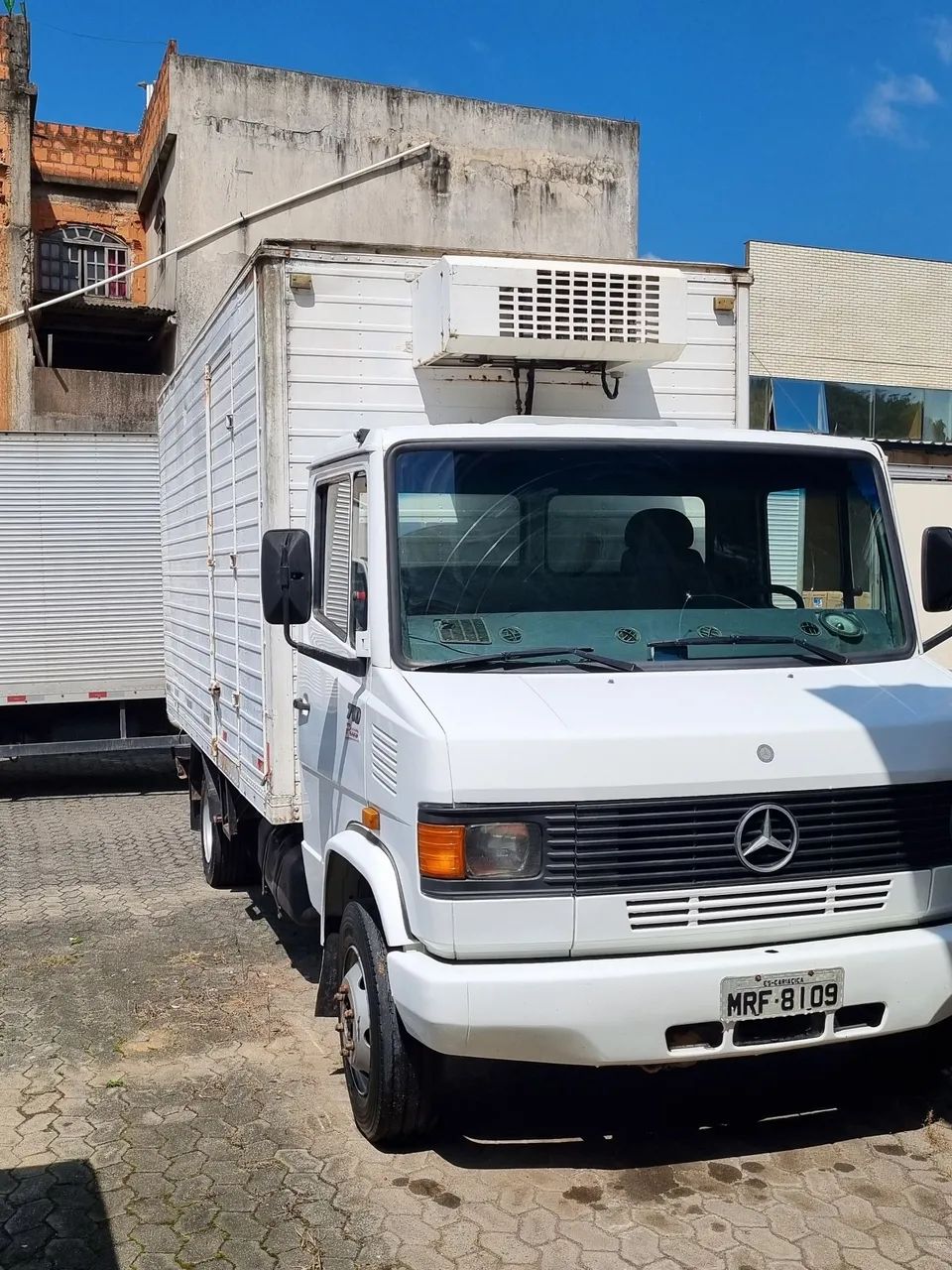 710 plus baú refrigerado - Foto 2