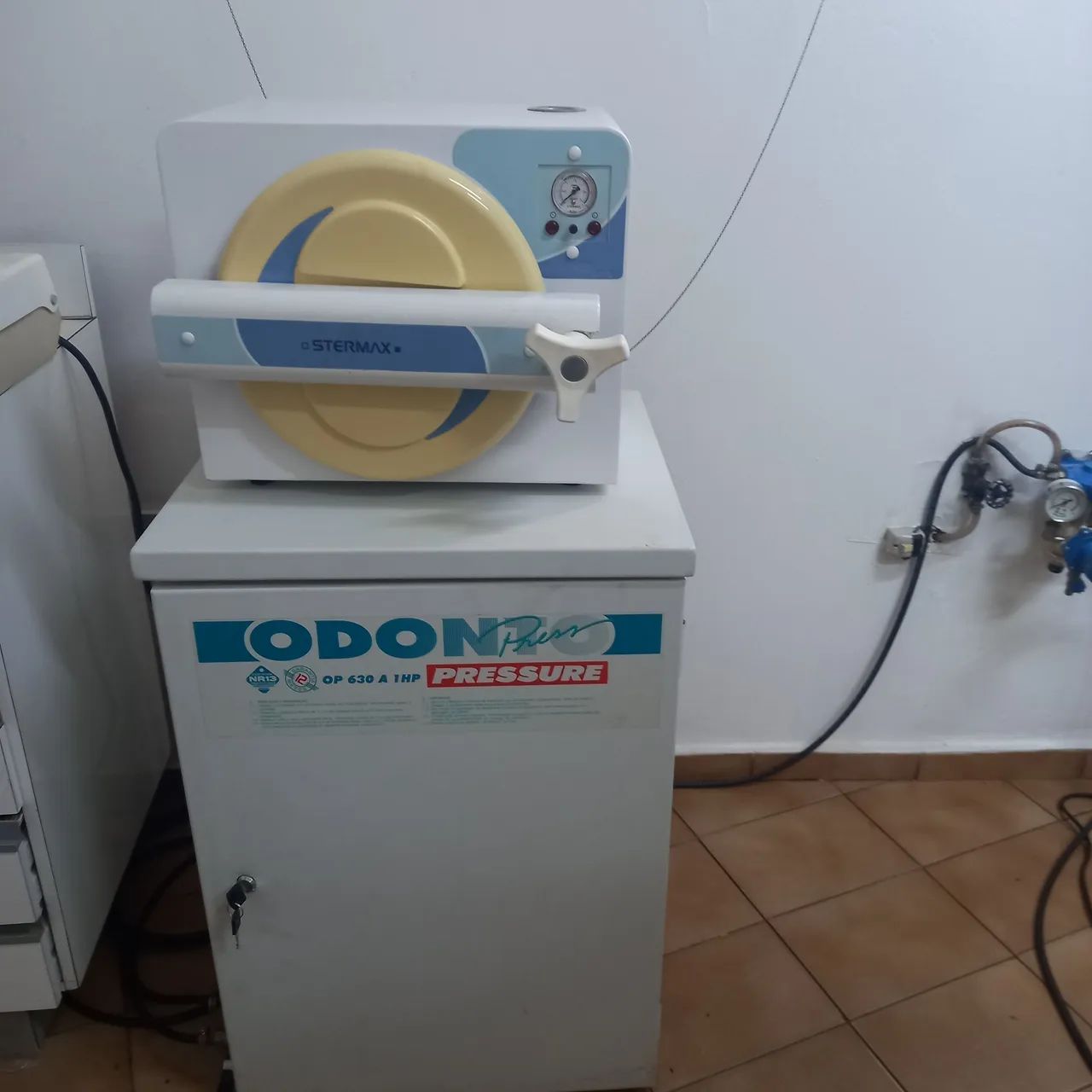 Vendo consultório dentário com ponto e materiais - Foto 4