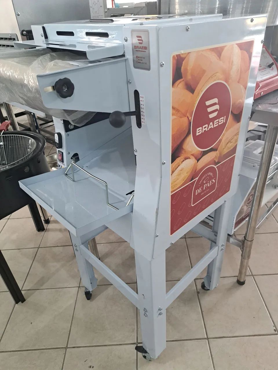 Ac Modeladora de pães Mb35