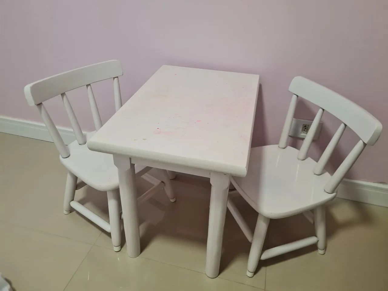 Mesa infantil com cadeira em MDF