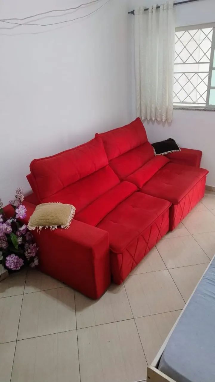 Sofá vermelho retrátil e reclinável novo