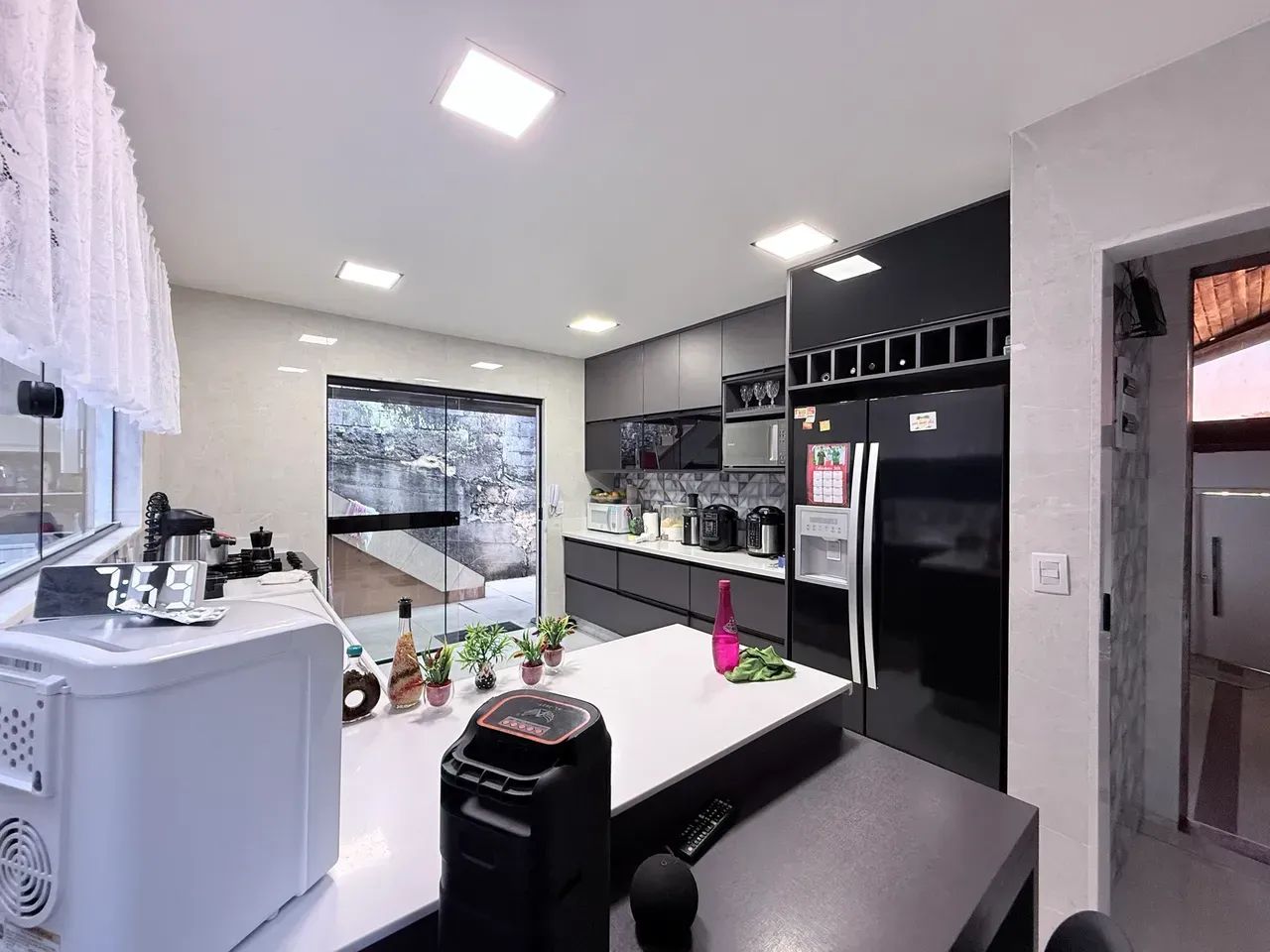 Belíssima casa com duas suítes - Foto 3